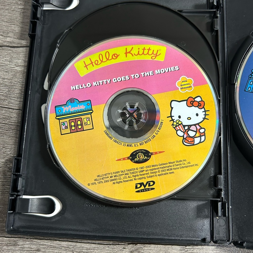 Hello Kitty Triple Feature DVDs - Picture 5 of 8